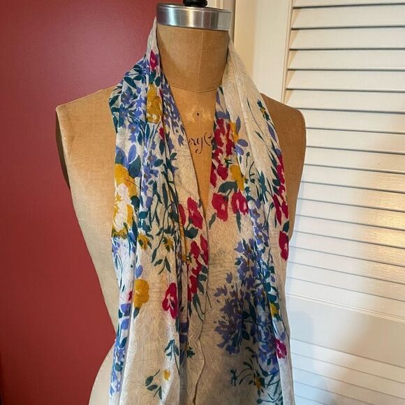 BINDYA NY | silk and wool floral scarf - Picture 7 of 8